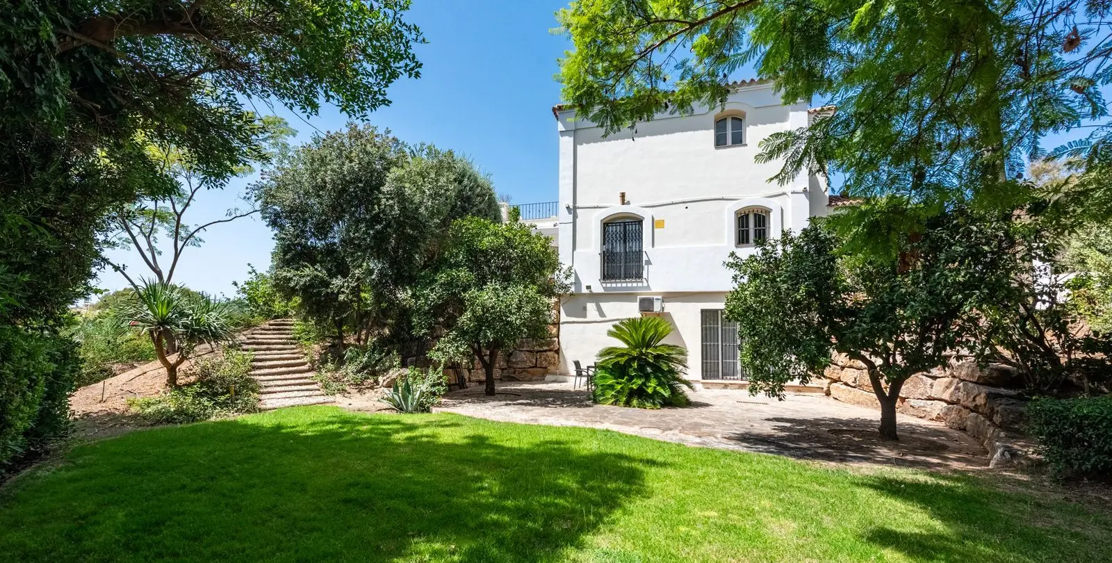 Venta de villa independiente en Nueva Andalucía 50