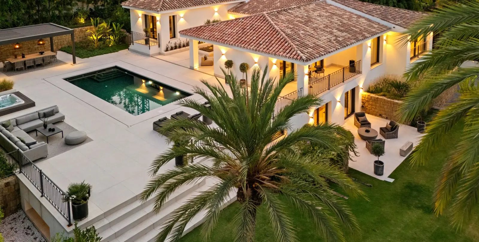 Venta de villa independiente en Nueva Andalucía 1