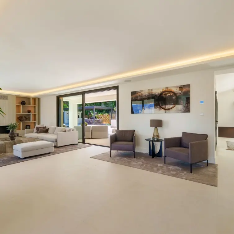 Venta de villa independiente en Nueva Andalucía