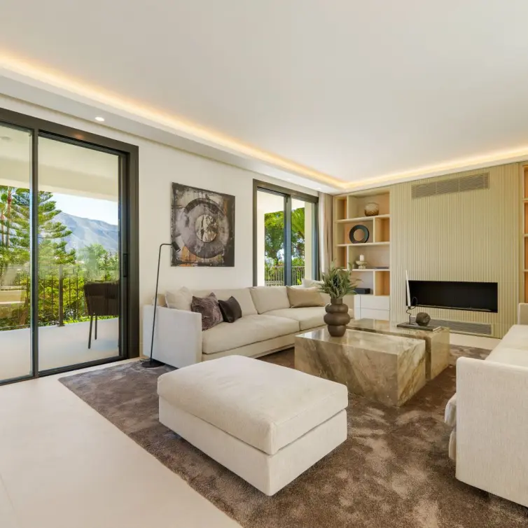 Venta de villa independiente en Nueva Andalucía