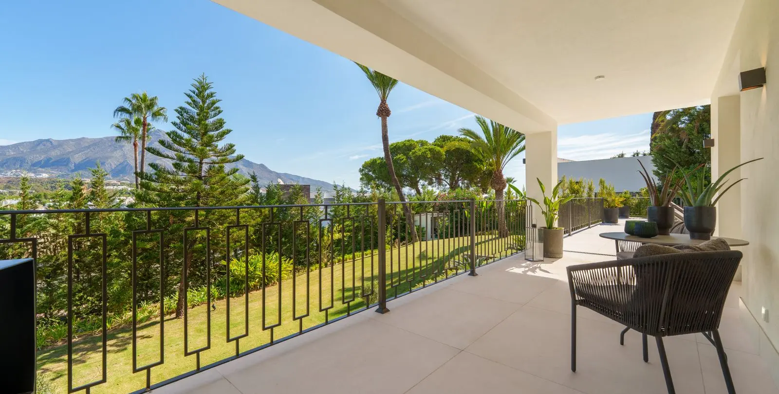 Venta de villa independiente en Nueva Andalucía 10
