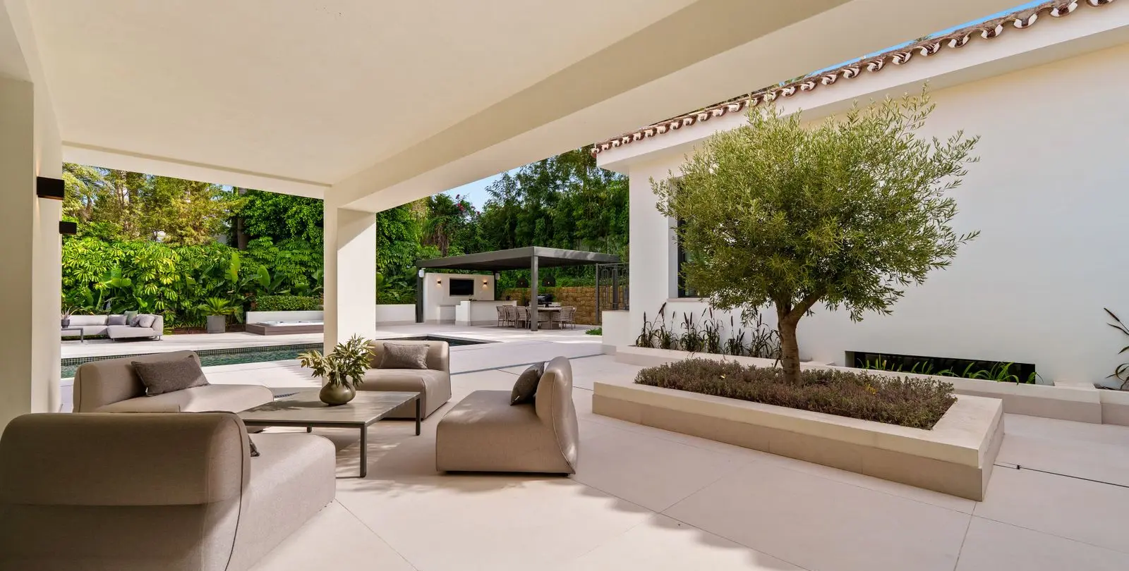 Venta de villa independiente en Nueva Andalucía 11
