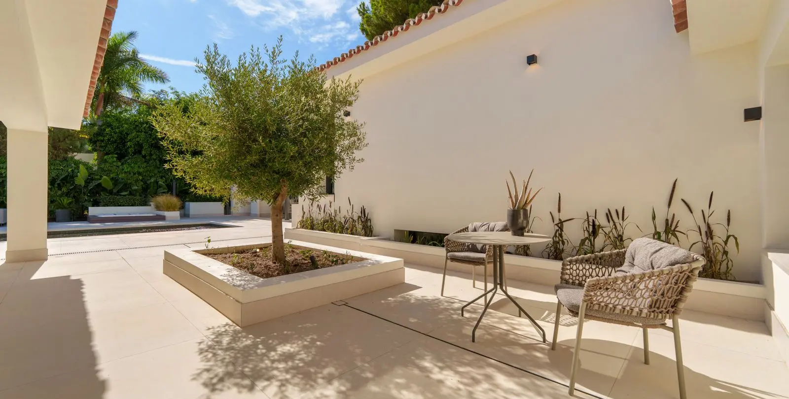 Venta de villa independiente en Nueva Andalucía 12