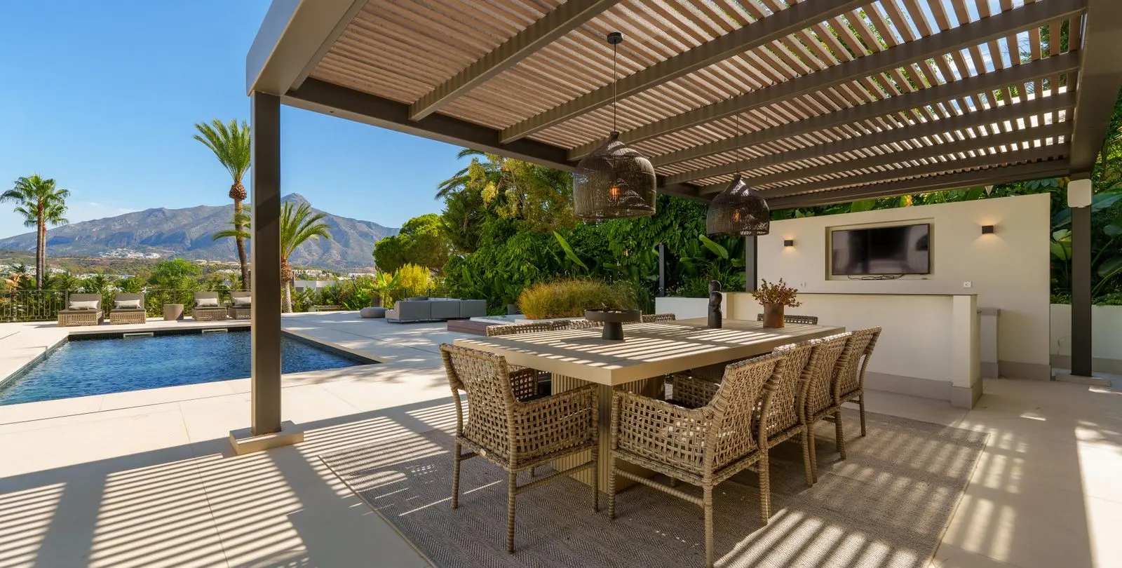 Venta de villa independiente en Nueva Andalucía 14
