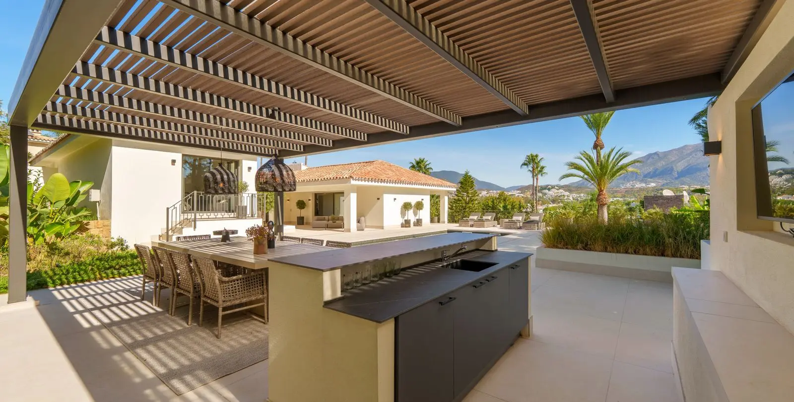 Venta de villa independiente en Nueva Andalucía 15