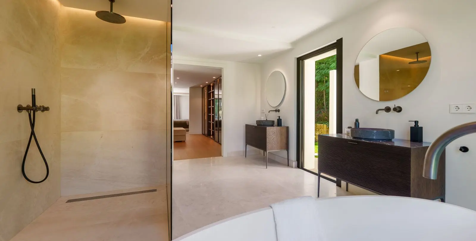 Venta de villa independiente en Nueva Andalucía 24