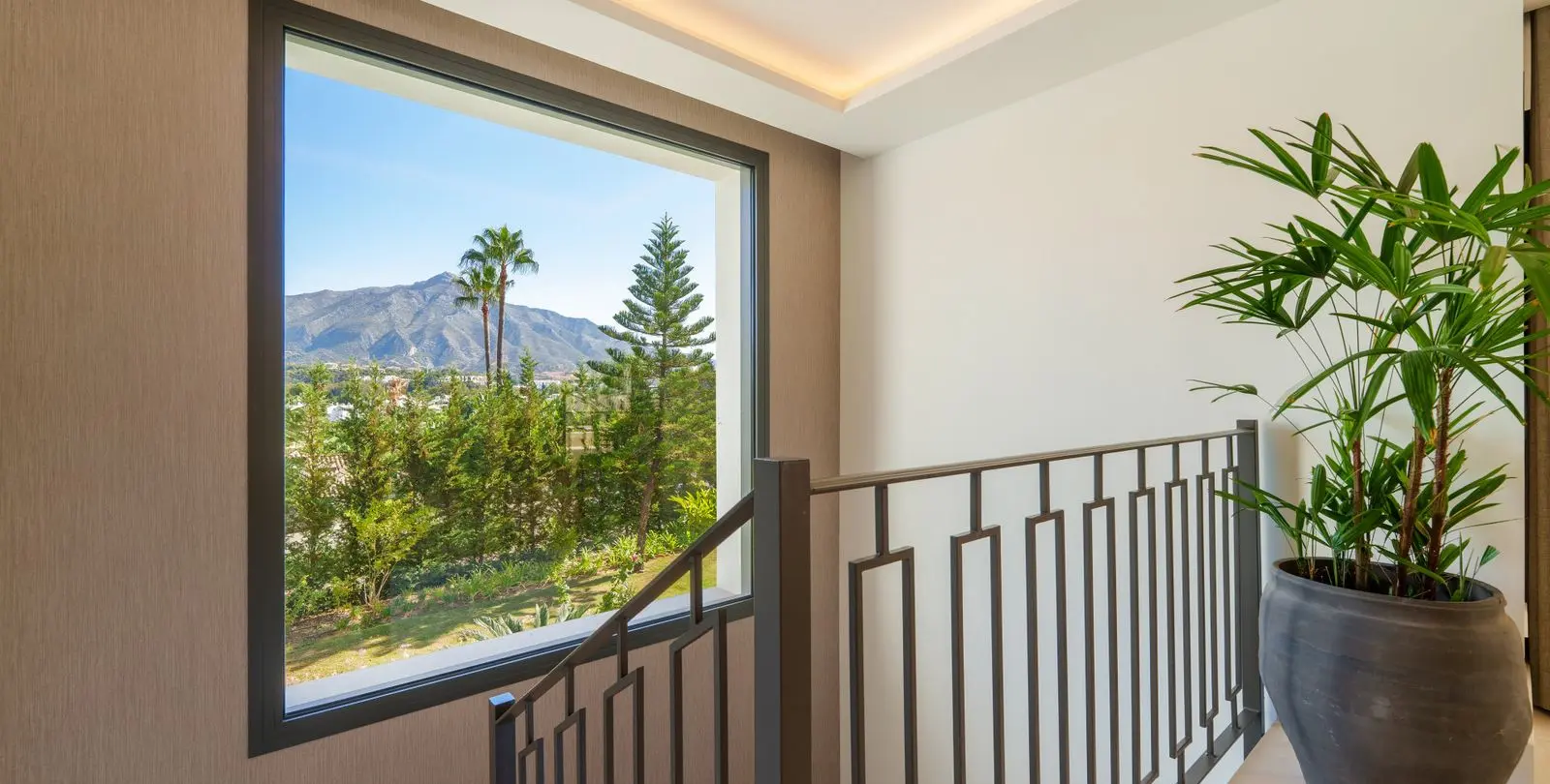 Venta de villa independiente en Nueva Andalucía 28