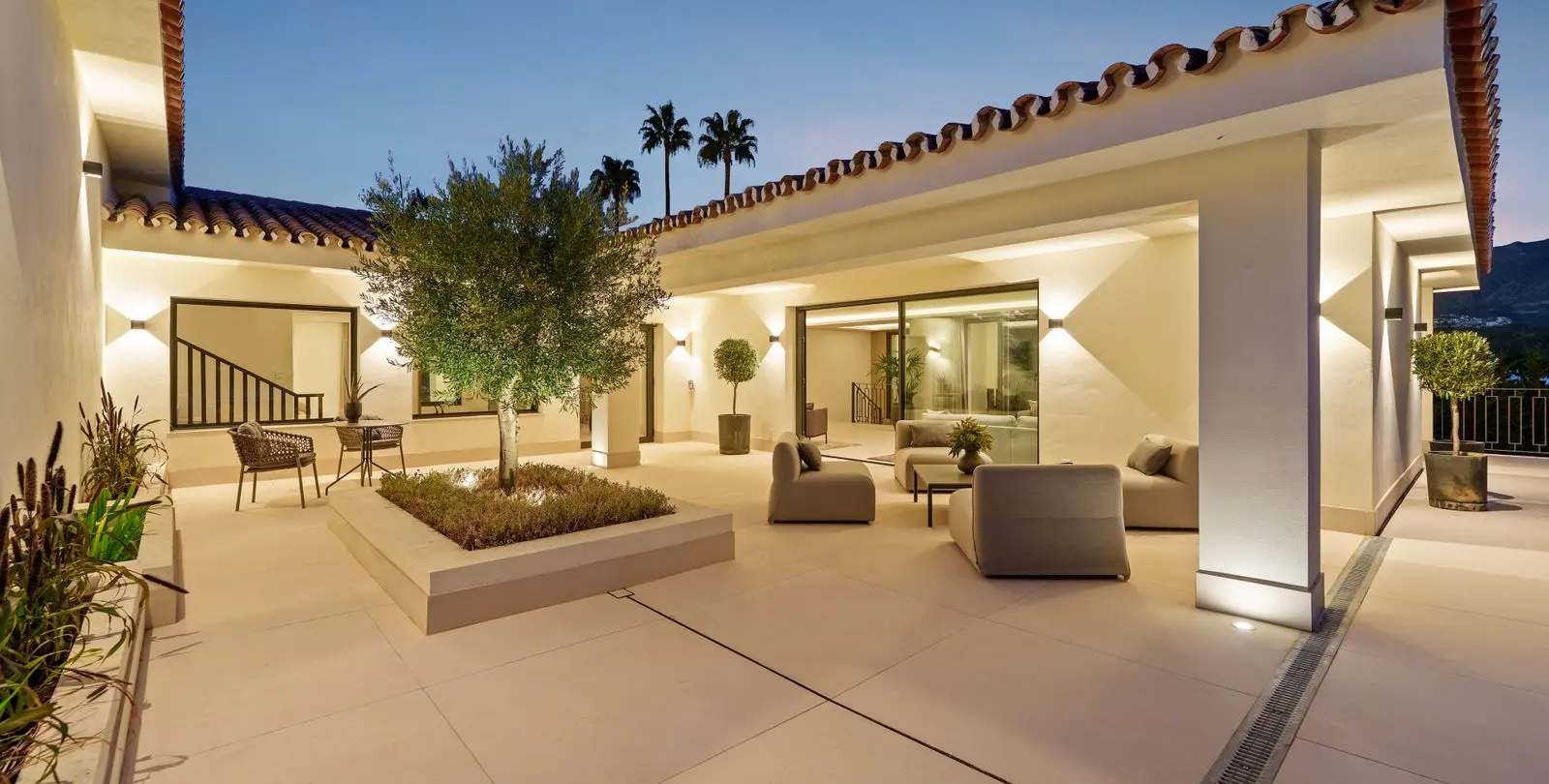 Venta de villa independiente en Nueva Andalucía 38