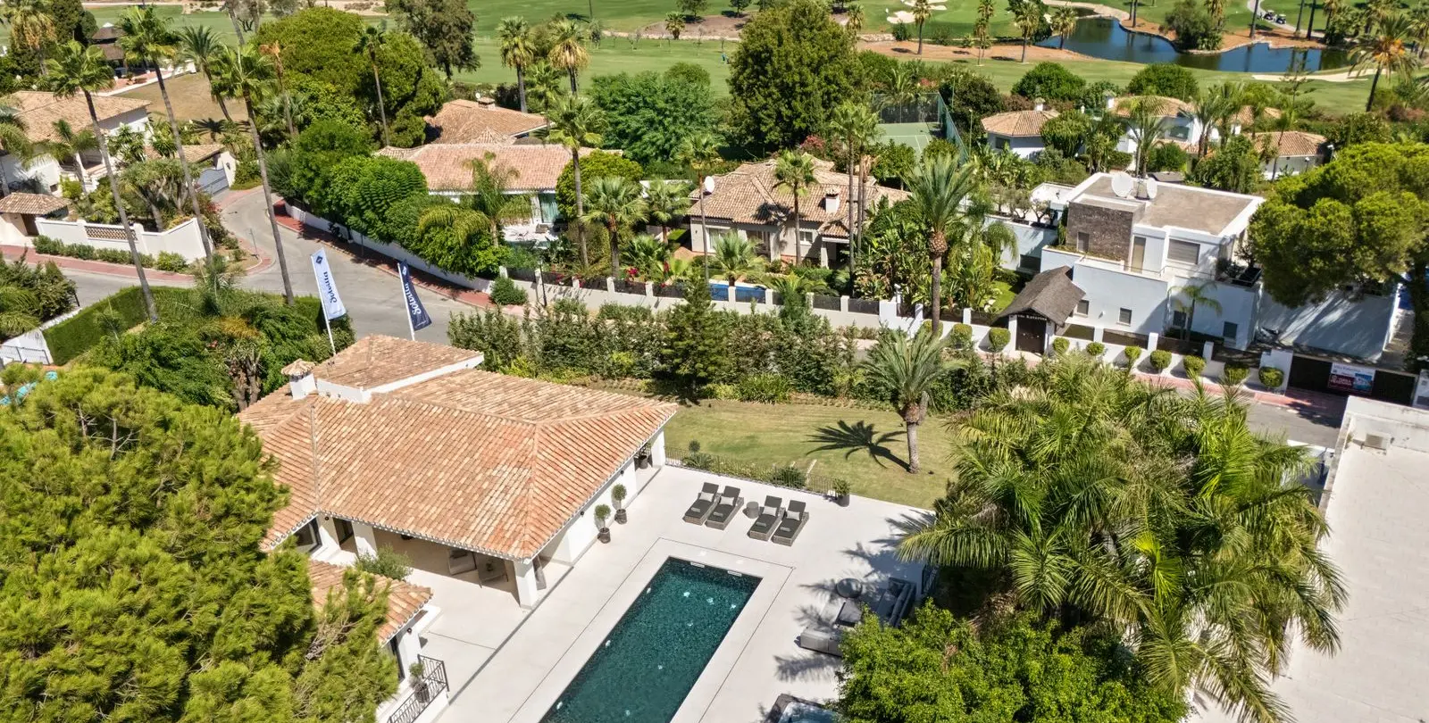Venta de villa independiente en Nueva Andalucía 46