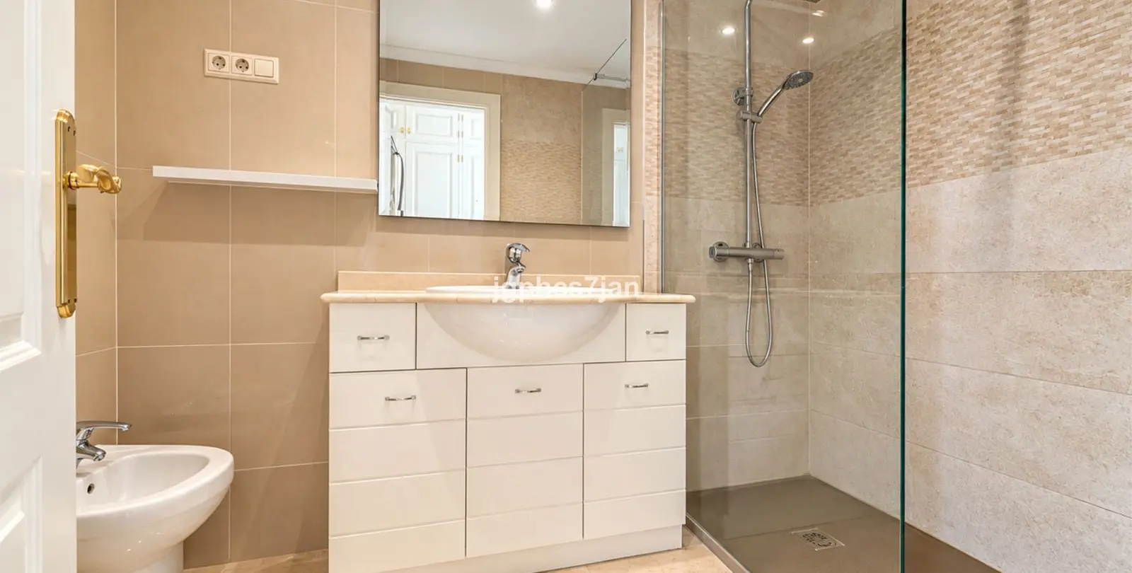Продажа апартаментов на среднем этаже в La Cala Hills 9