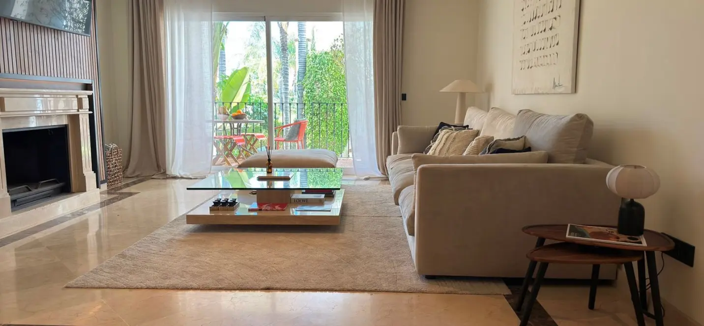 Sale of middle floor apartment in Sierra Blanca 0