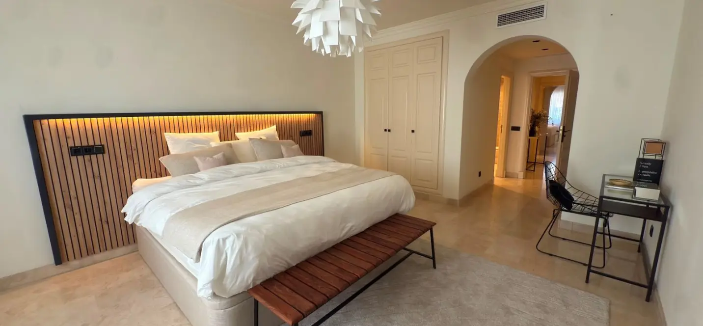 Sale of middle floor apartment in Sierra Blanca 2