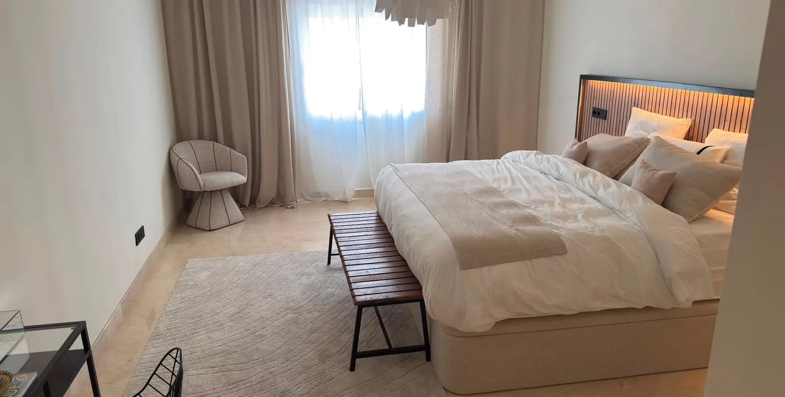Sale of middle floor apartment in Sierra Blanca 4