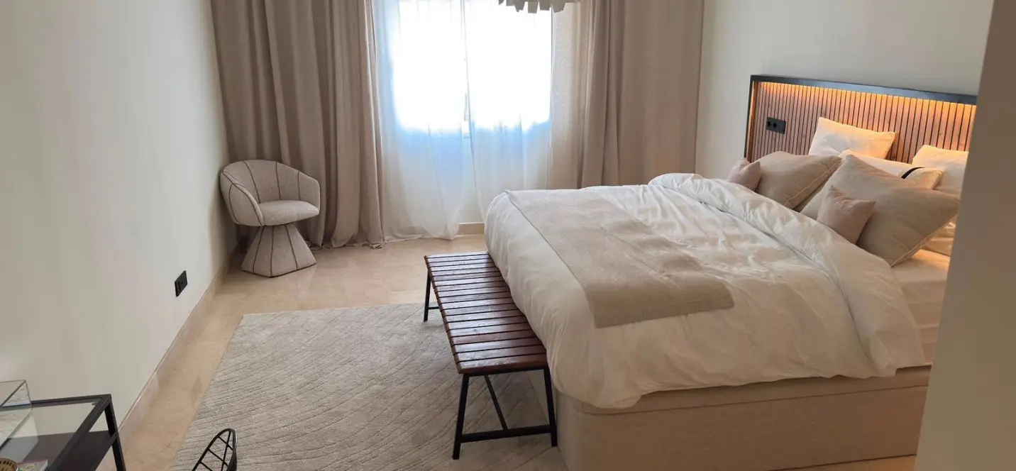 Sale of middle floor apartment in Sierra Blanca 3