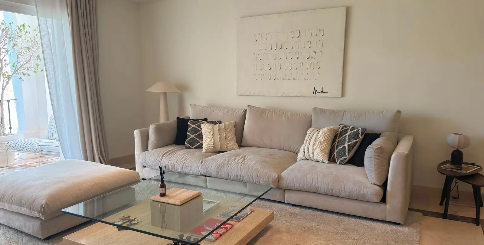 Sale of middle floor apartment in Sierra Blanca 6