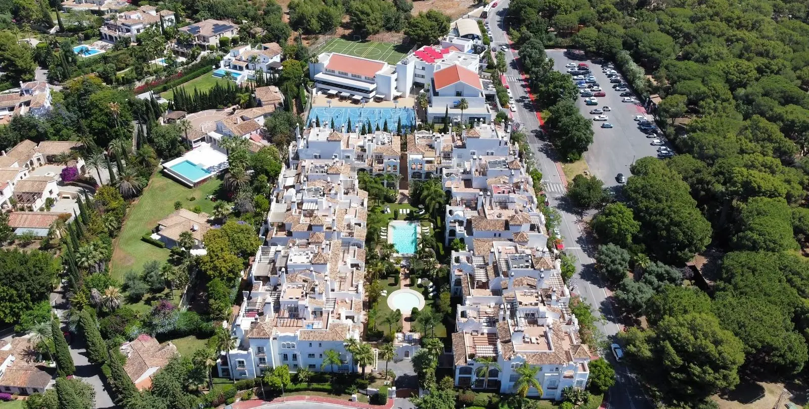 Sale of middle floor apartment in Sierra Blanca 17