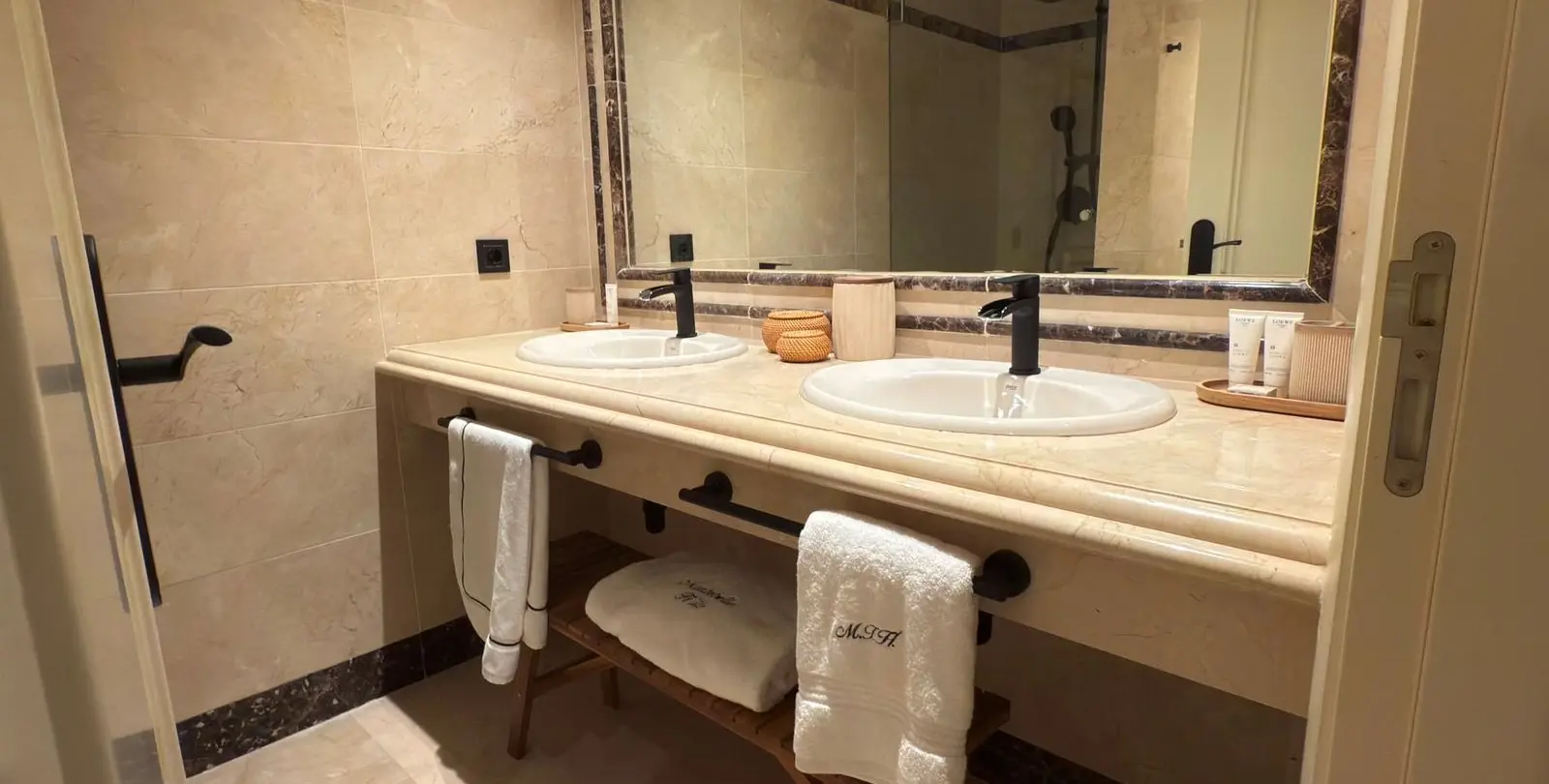 Sale of middle floor apartment in Sierra Blanca 18