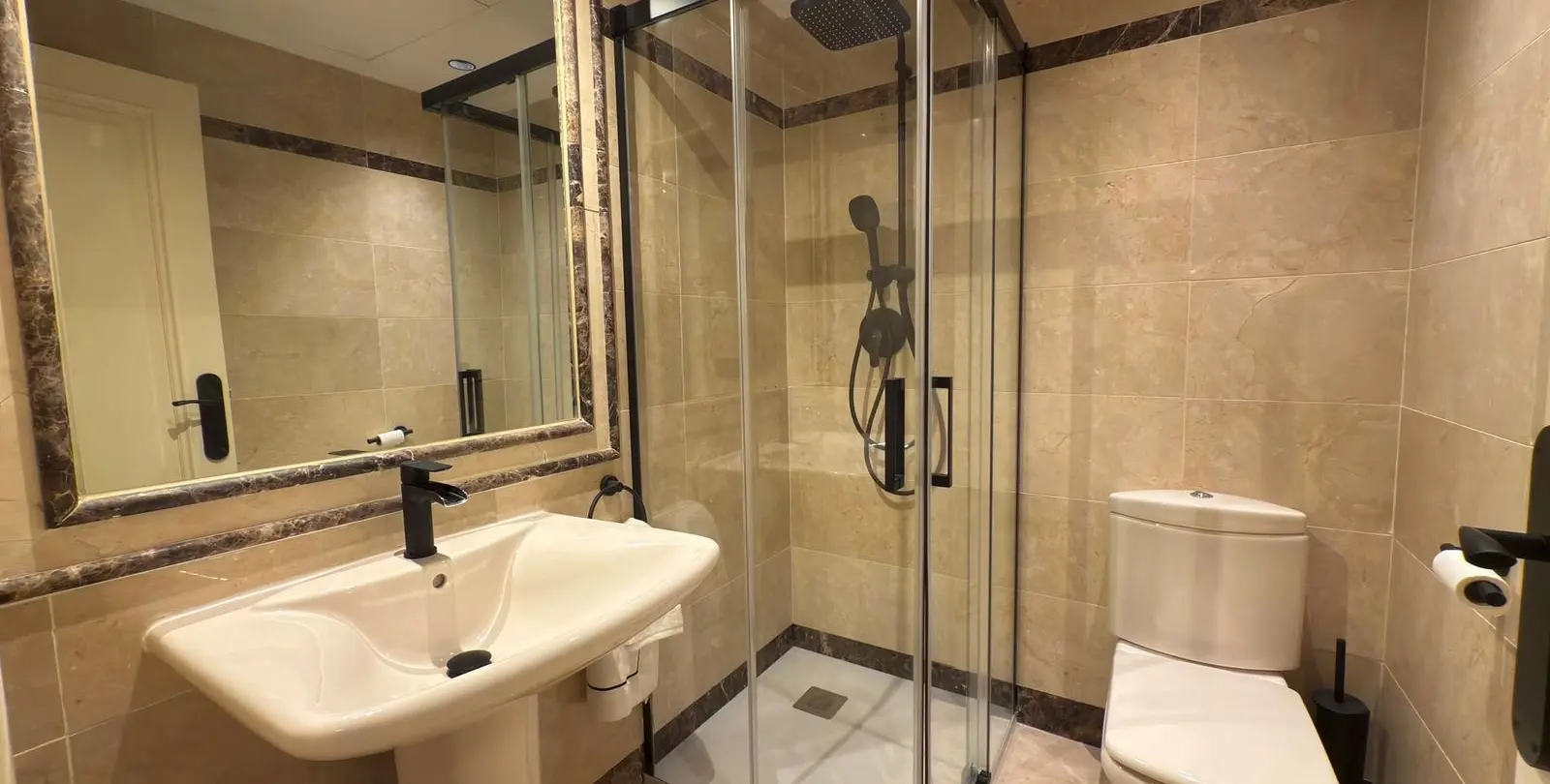 Sale of middle floor apartment in Sierra Blanca 19