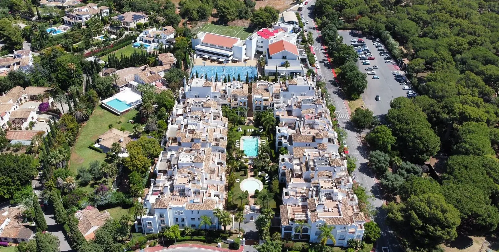 Sale of middle floor apartment in Sierra Blanca 21
