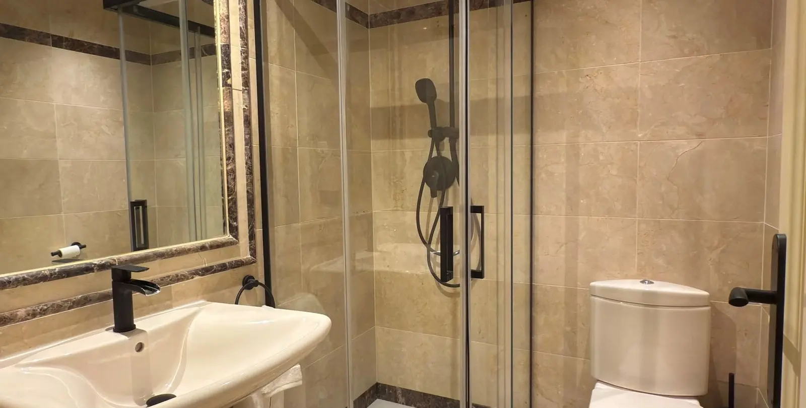 Sale of middle floor apartment in Sierra Blanca 22