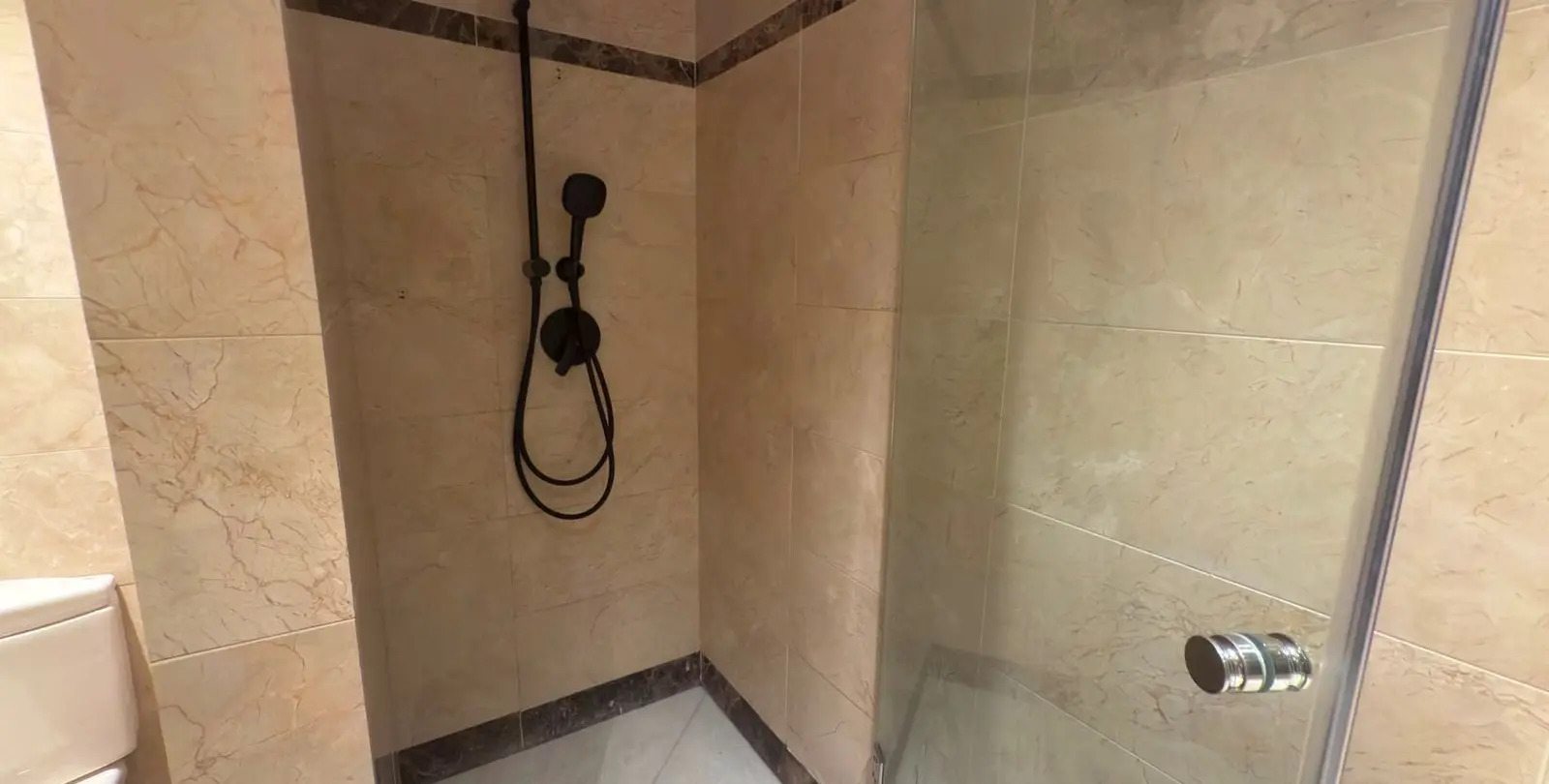 Sale of middle floor apartment in Sierra Blanca 24