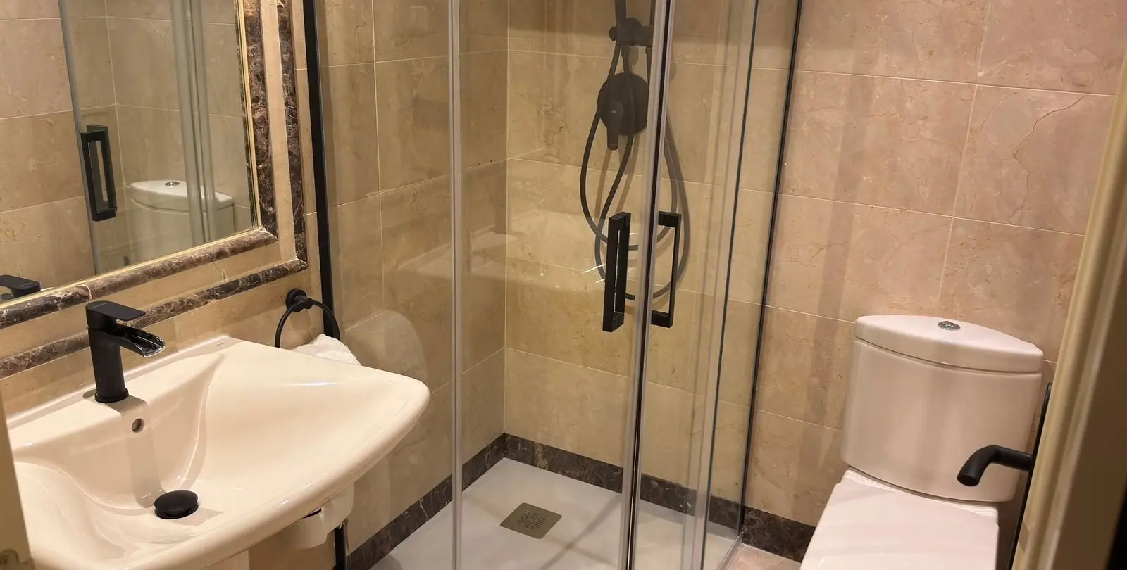 Sale of middle floor apartment in Sierra Blanca 29