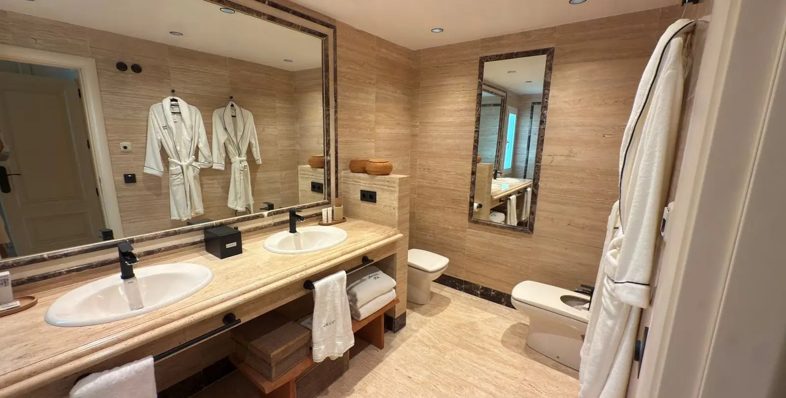 Sale of middle floor apartment in Sierra Blanca 30