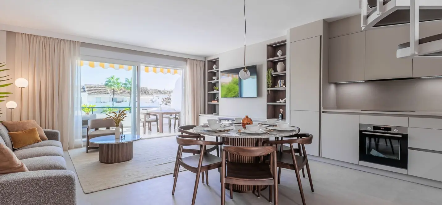 Sale of penthouse in El Paraiso 1