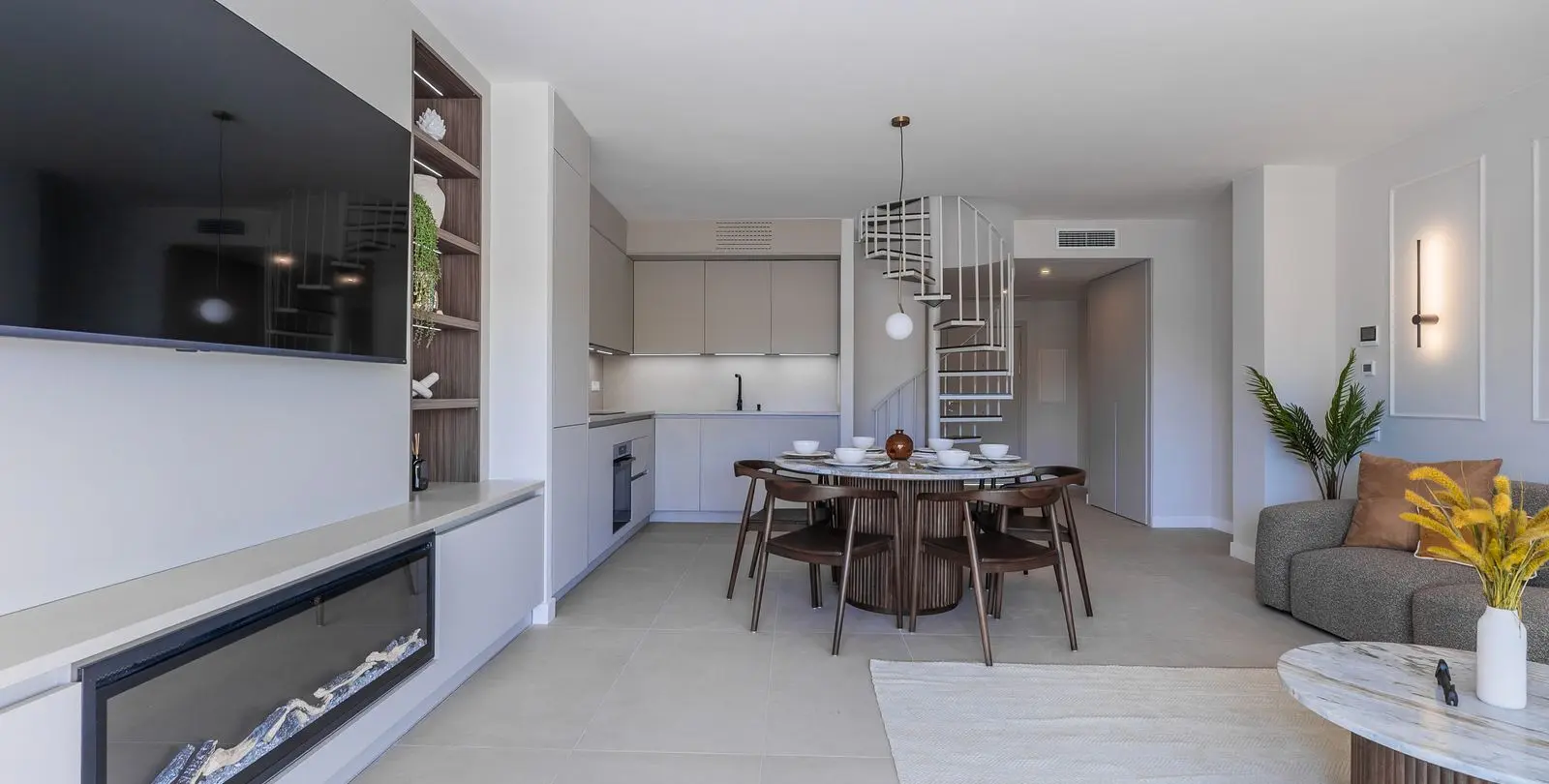 Sale of penthouse in El Paraiso 4