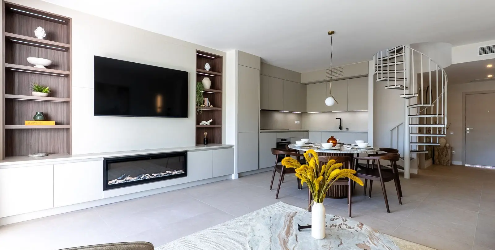 Sale of penthouse in El Paraiso 5