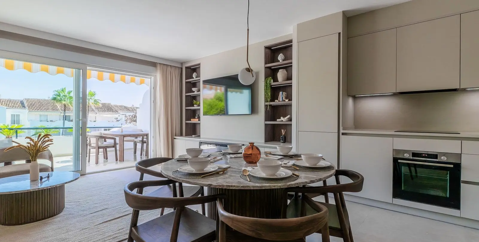 Sale of penthouse in El Paraiso 6
