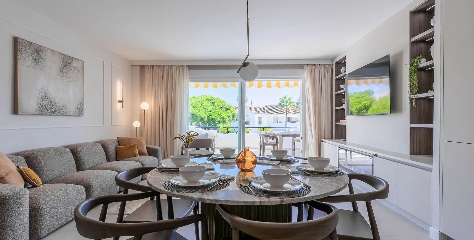 Sale of penthouse in El Paraiso 8