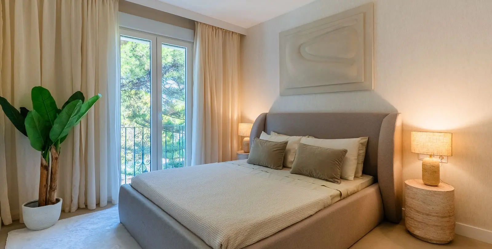 Sale of penthouse in El Paraiso 16
