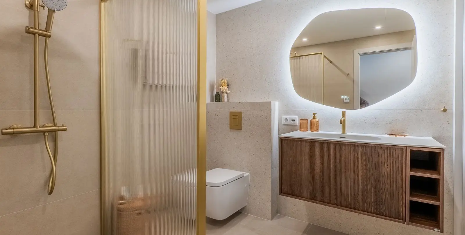 Sale of penthouse in El Paraiso 18