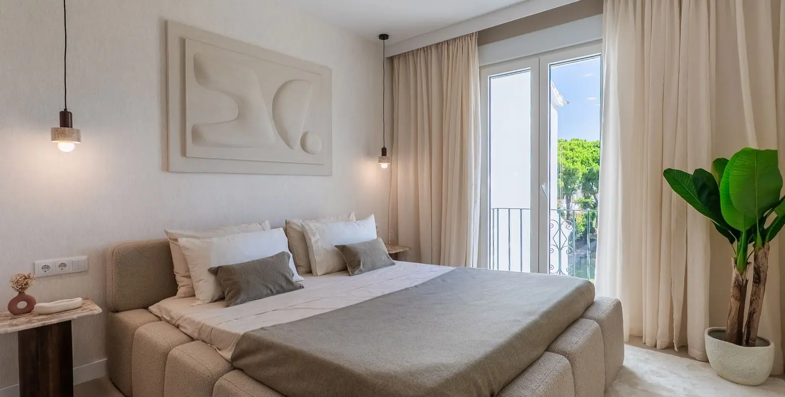 Sale of penthouse in El Paraiso 19