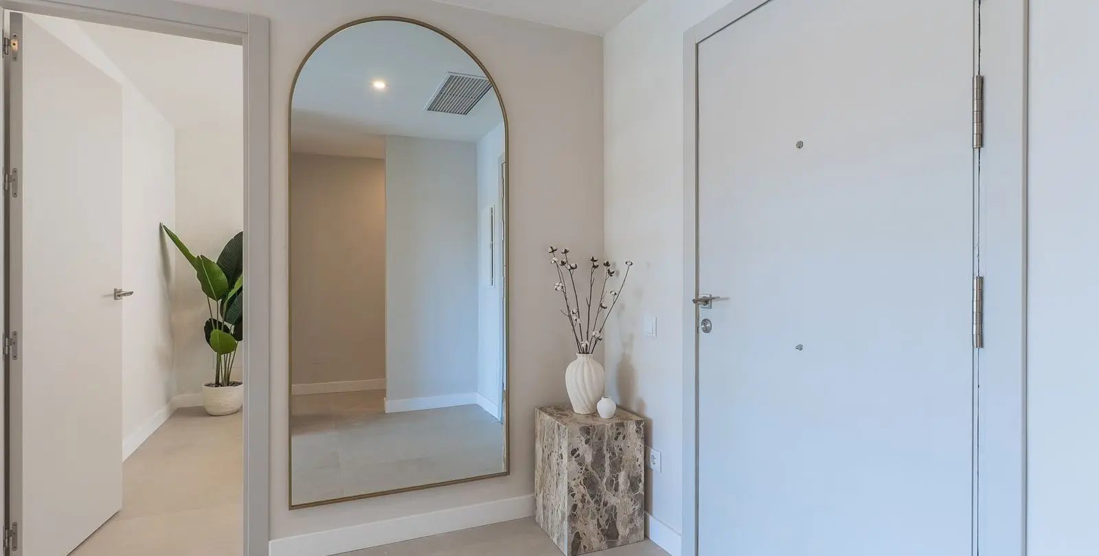Sale of penthouse in El Paraiso 25