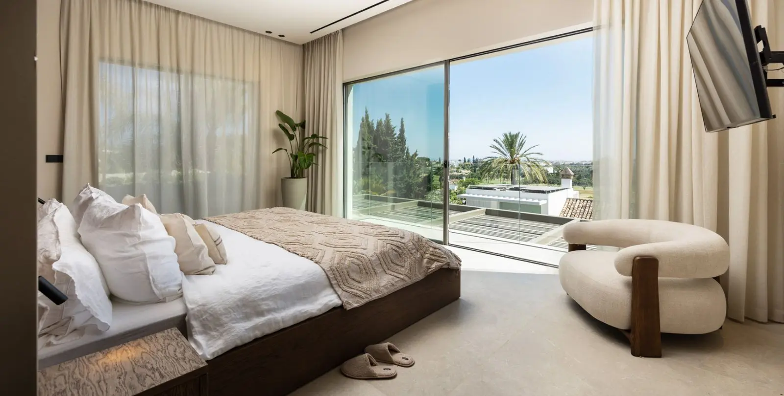 Sale of detached villa in Nueva Andalucía 3