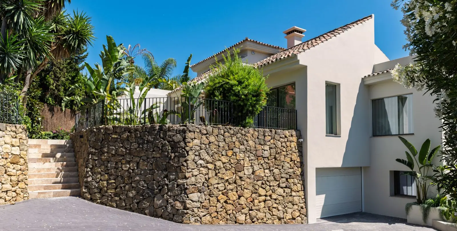 Sale of detached villa in Nueva Andalucía 34
