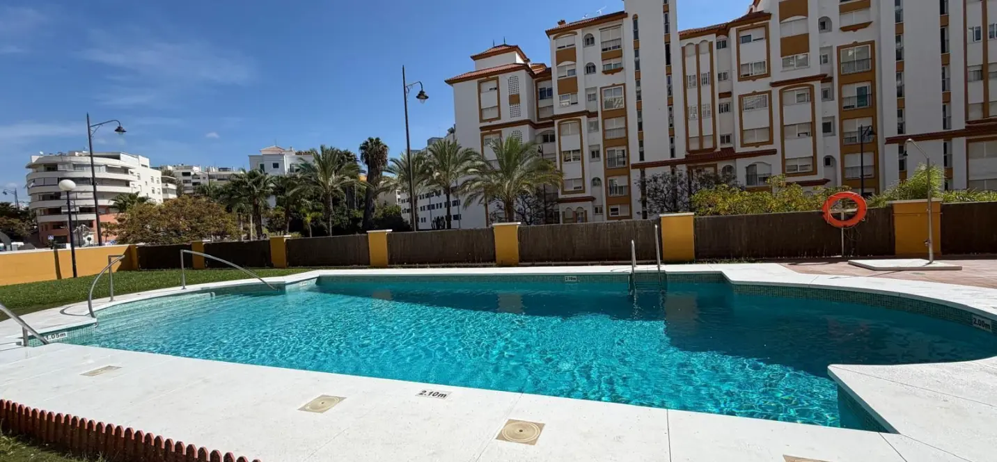 Sale of middle floor apartment in Estepona 1