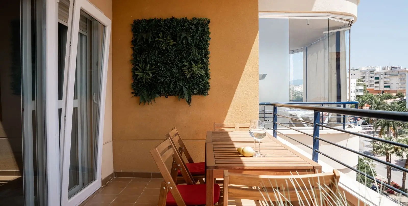Venta de apartamento en planta media en Estepona 4