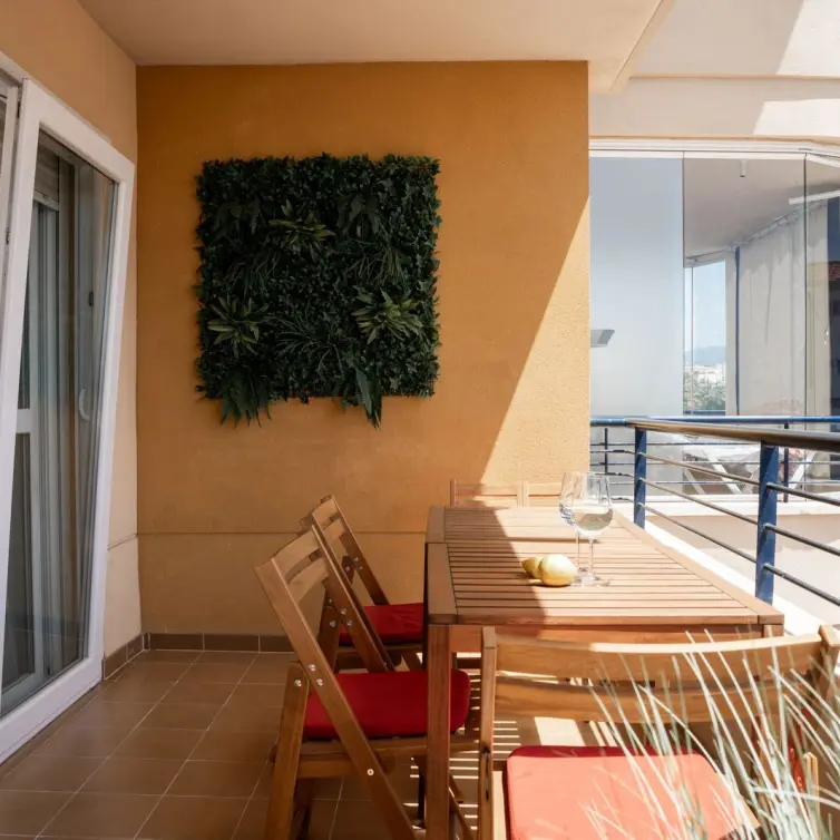 Sale of middle floor apartment in Estepona