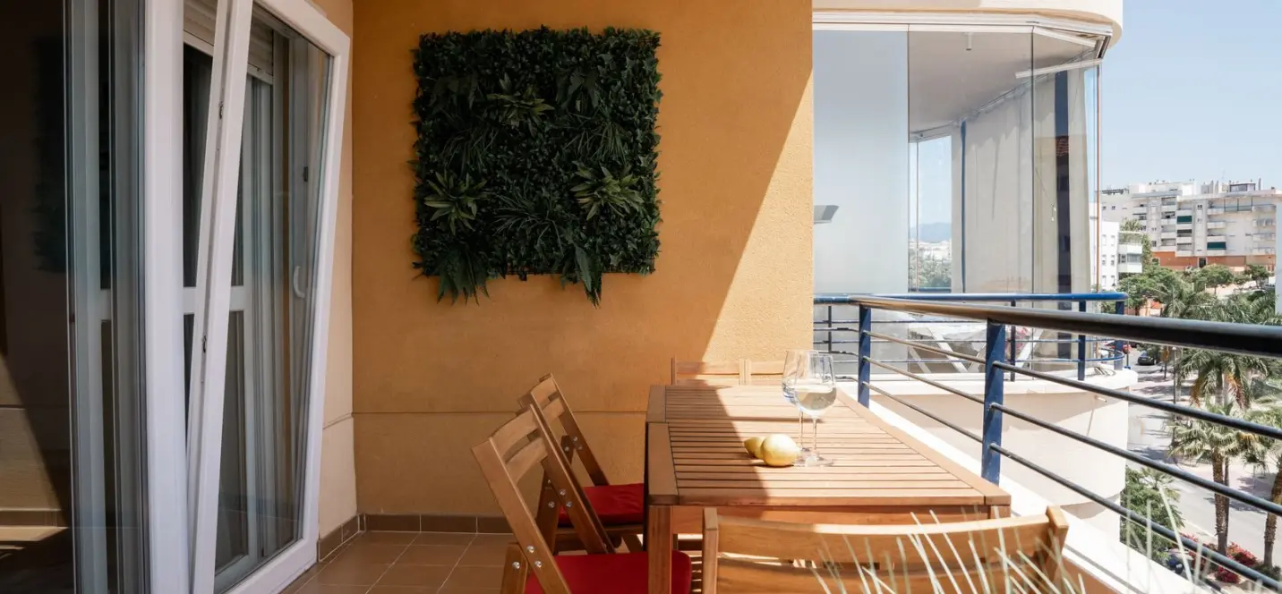 Sale of middle floor apartment in Estepona 3