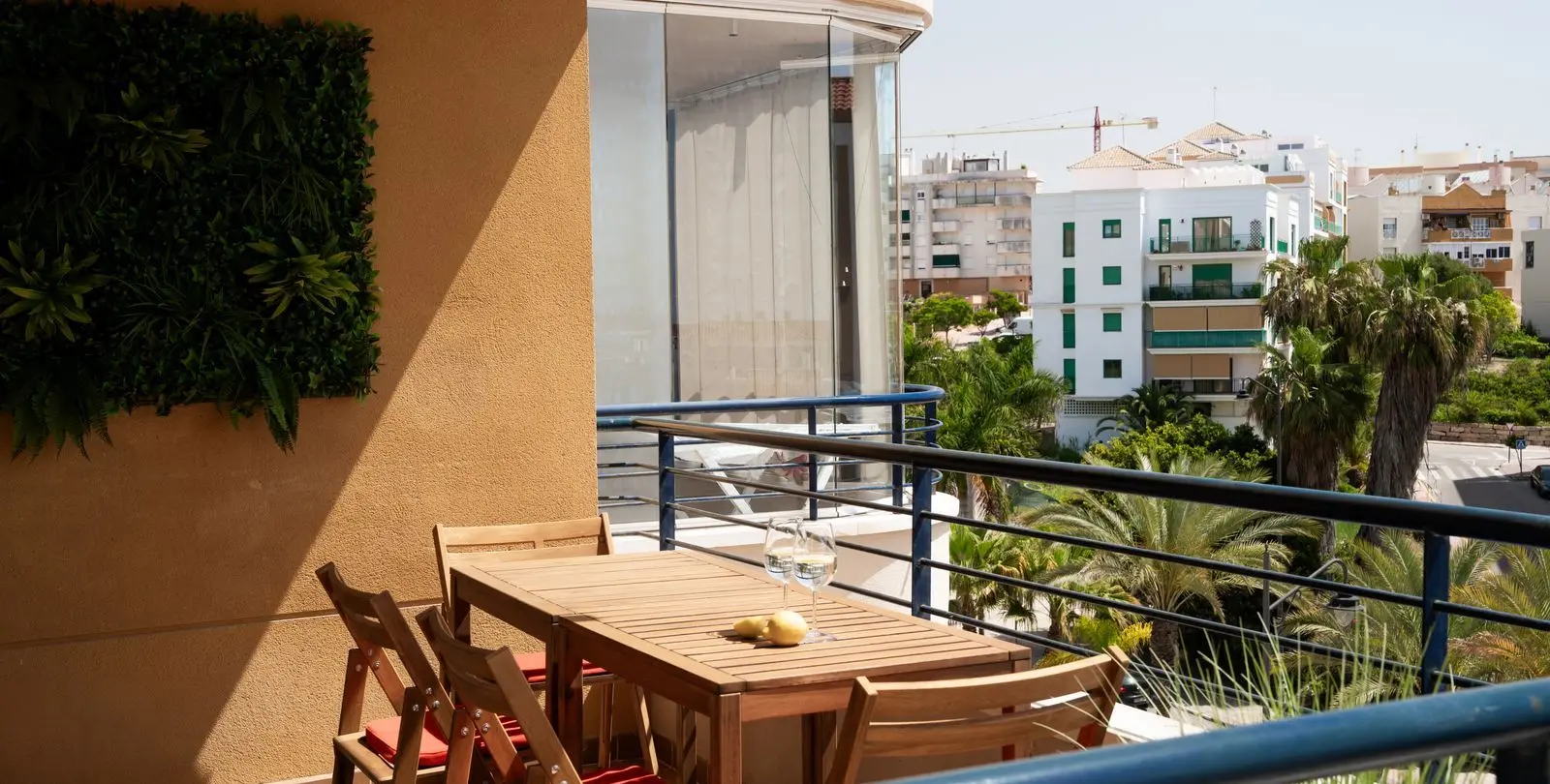 Venta de apartamento en planta media en Estepona 5