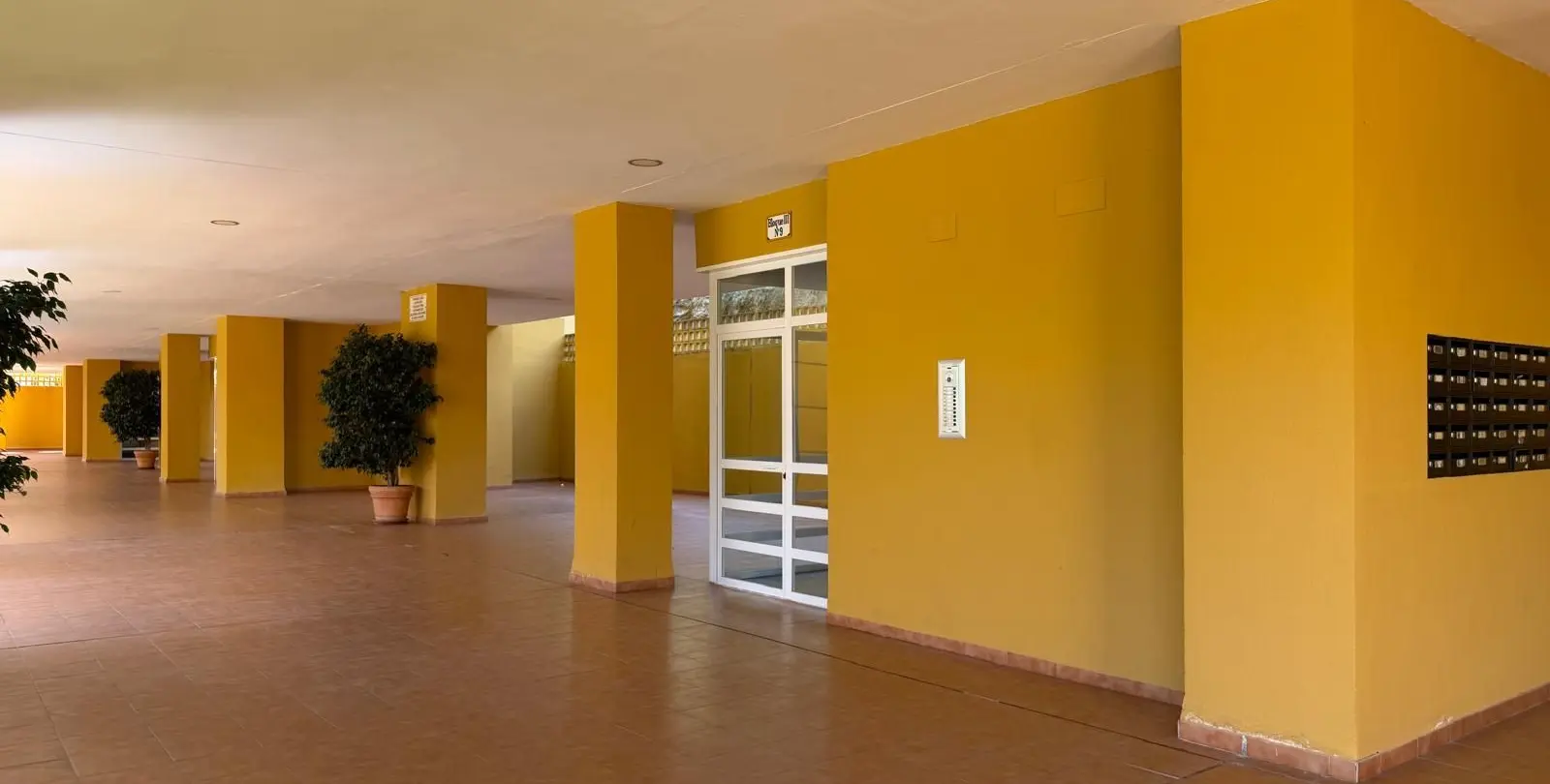 Venta de apartamento en planta media en Estepona 6