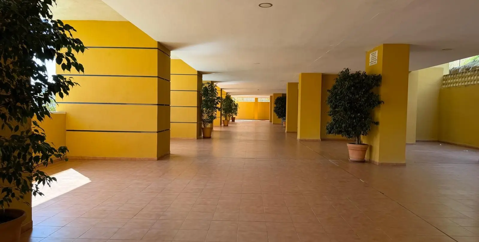 Venta de apartamento en planta media en Estepona 7