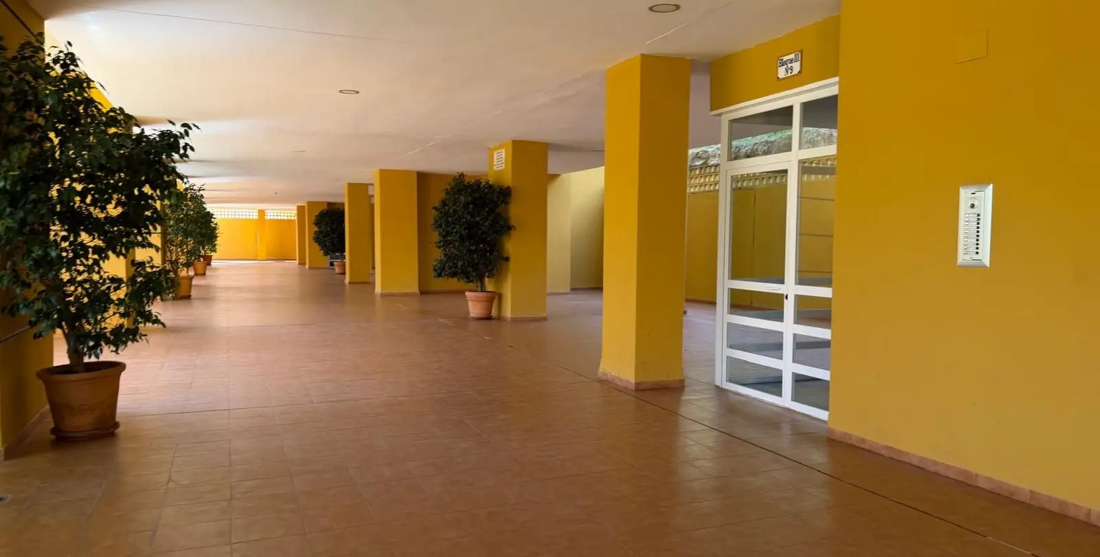 Venta de apartamento en planta media en Estepona 8