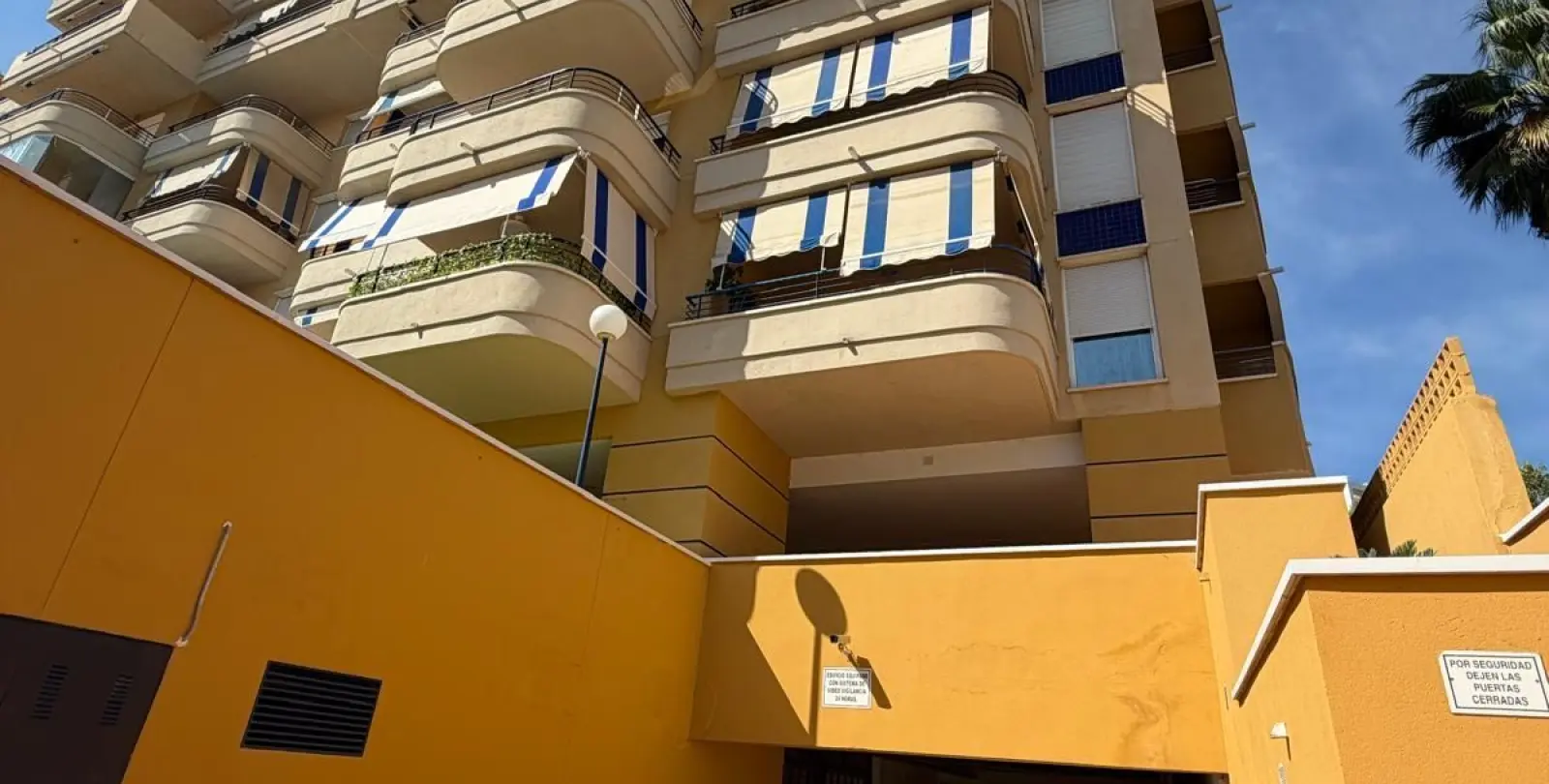 Venta de apartamento en planta media en Estepona 9