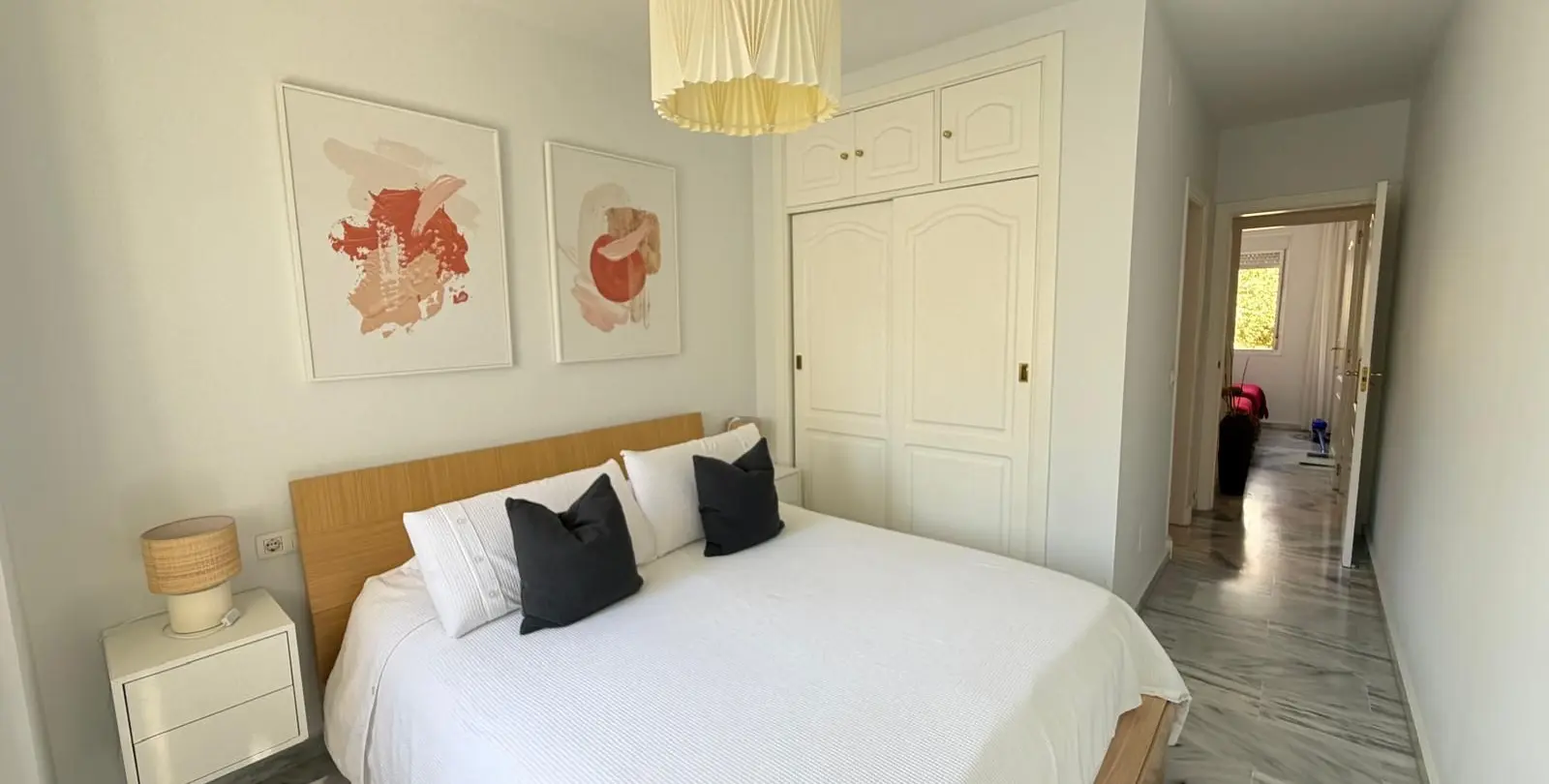 Venta de apartamento en planta media en Estepona 14