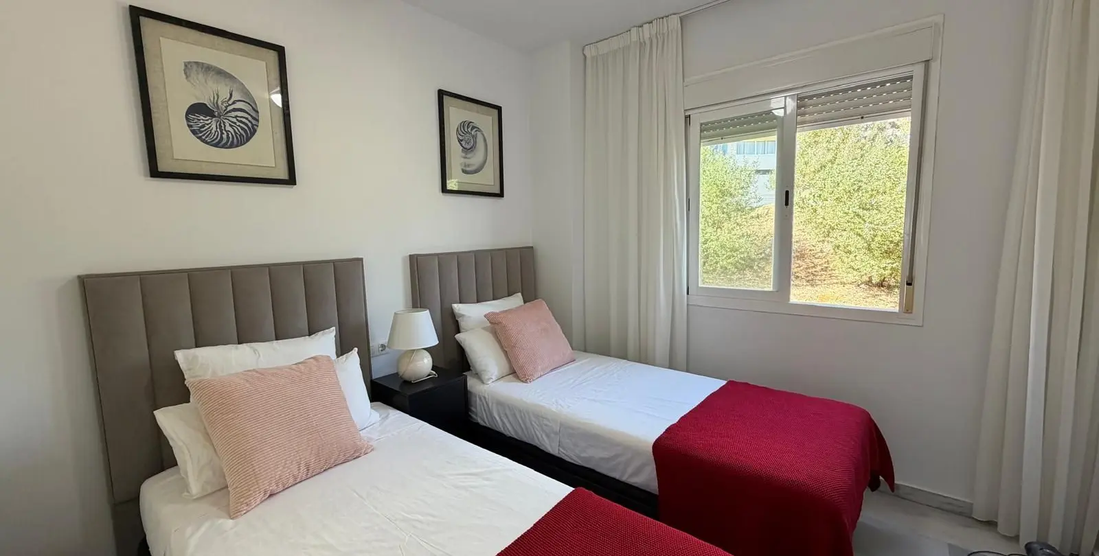 Venta de apartamento en planta media en Estepona 17