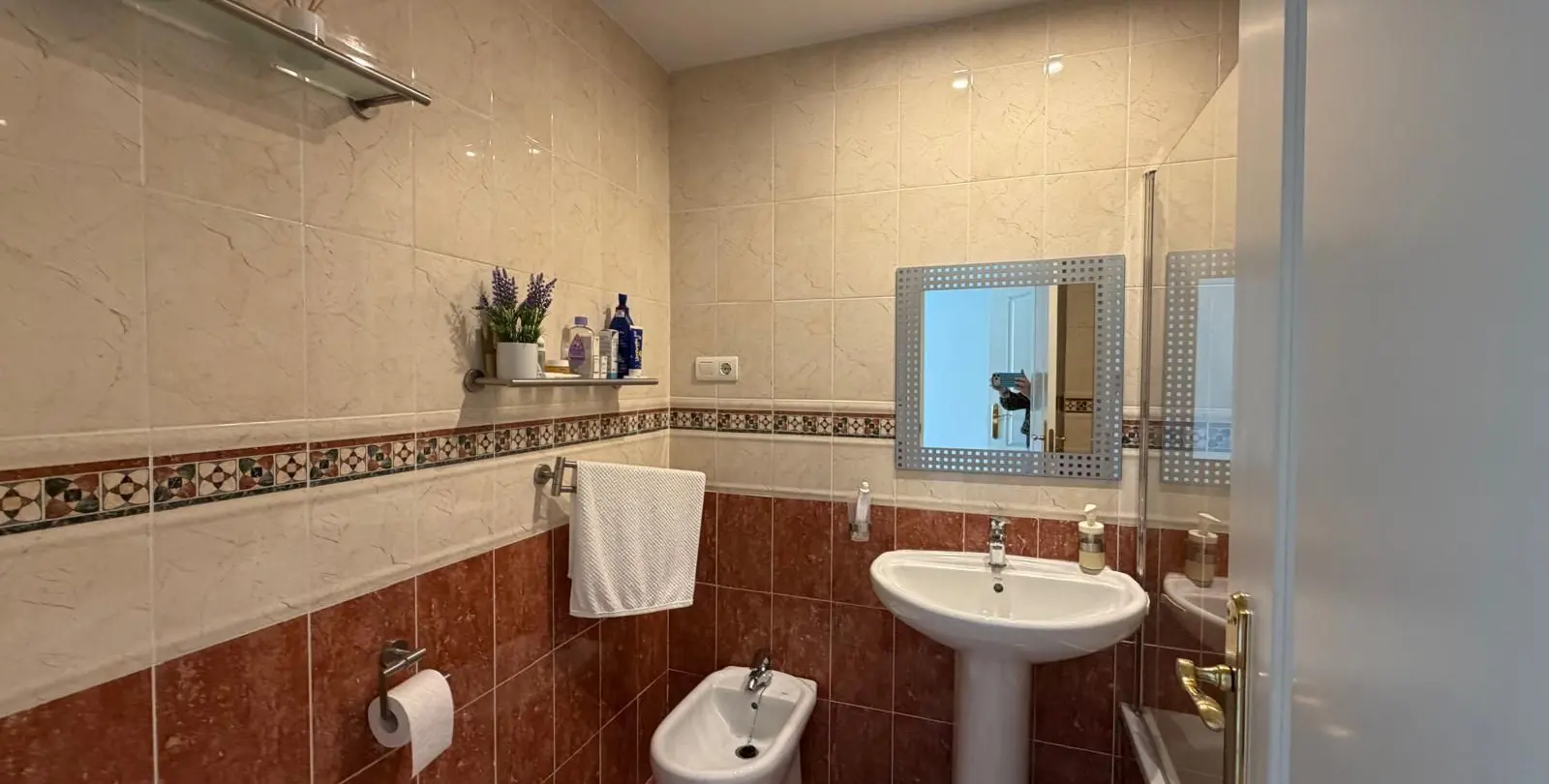 Venta de apartamento en planta media en Estepona 18